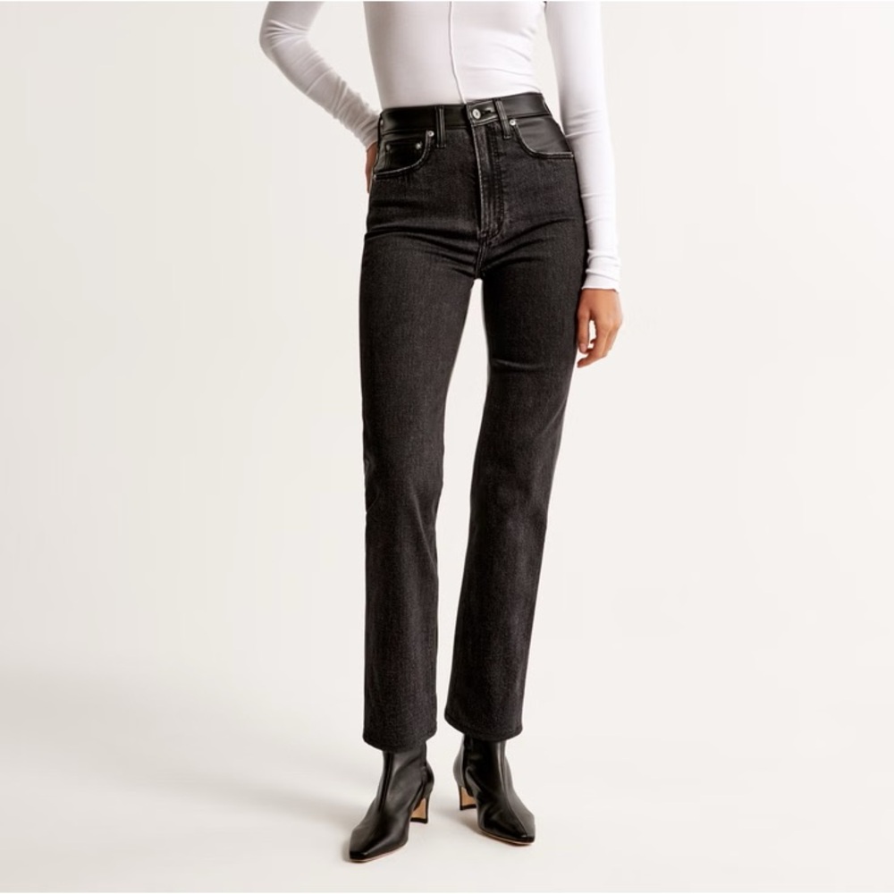 Abercrombie & Fitch 
Mixed Fabric Ultra High Rise Ankle Straight Jean